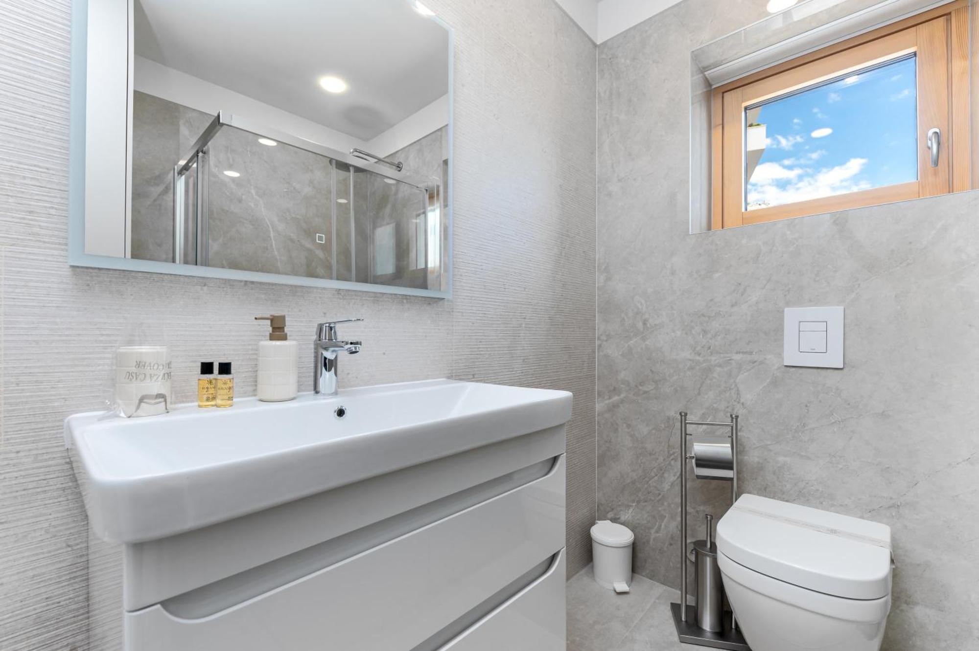 Luxury Adria Sea City & Mountain View Apartment Makarska Esterno foto